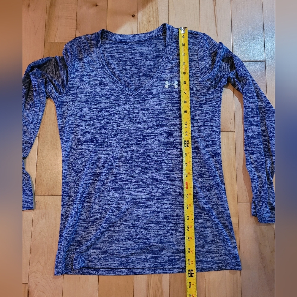 Under Armour women's size small (I think) long sleeved thin top - Picture 3 of 4